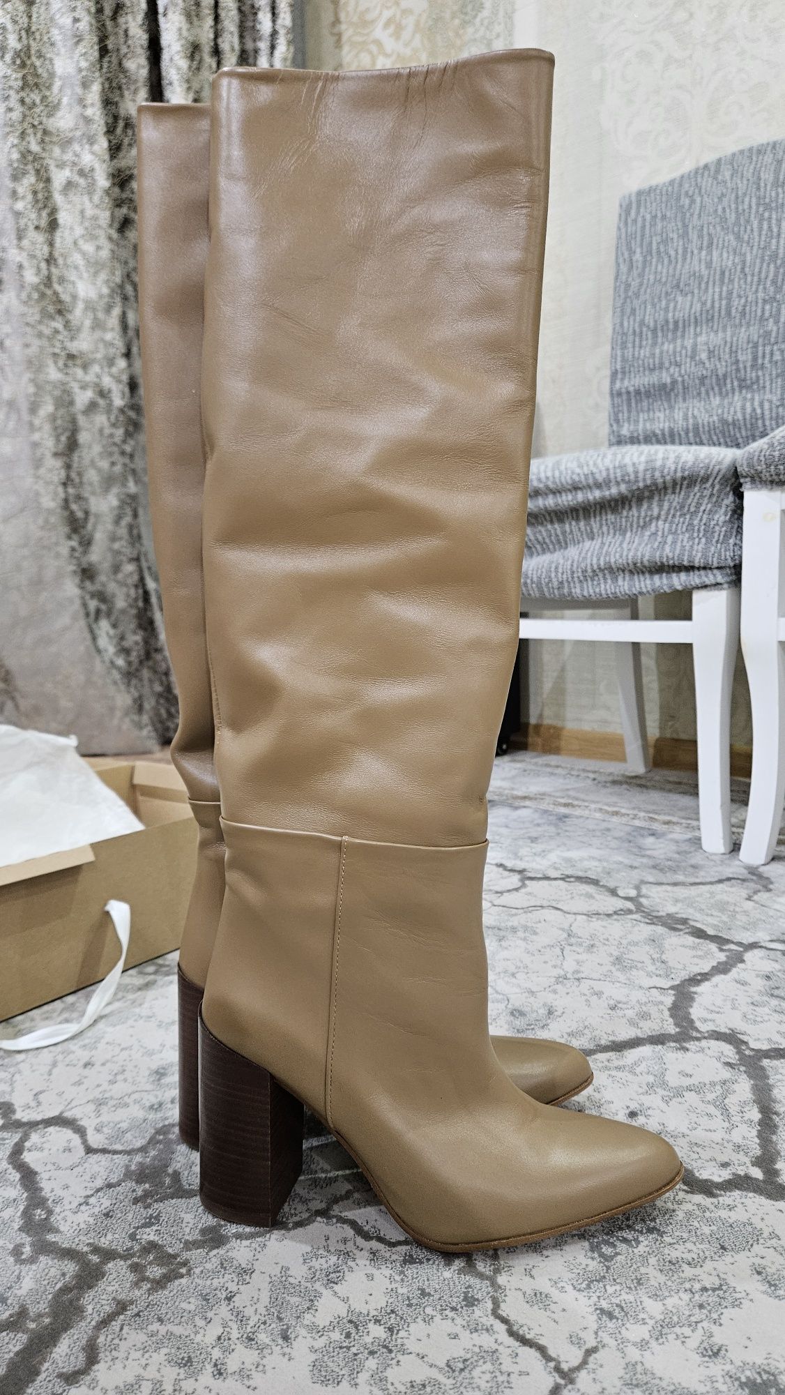 Новые демисезонные ботфорты фирмы  ZARA, кожаные 38 размера
