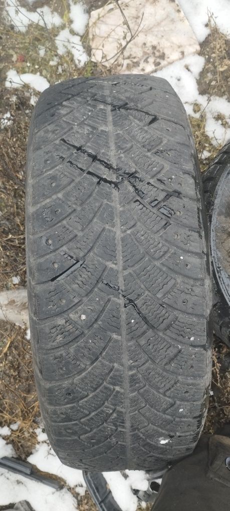 Продам 2 баллона 205/65R15