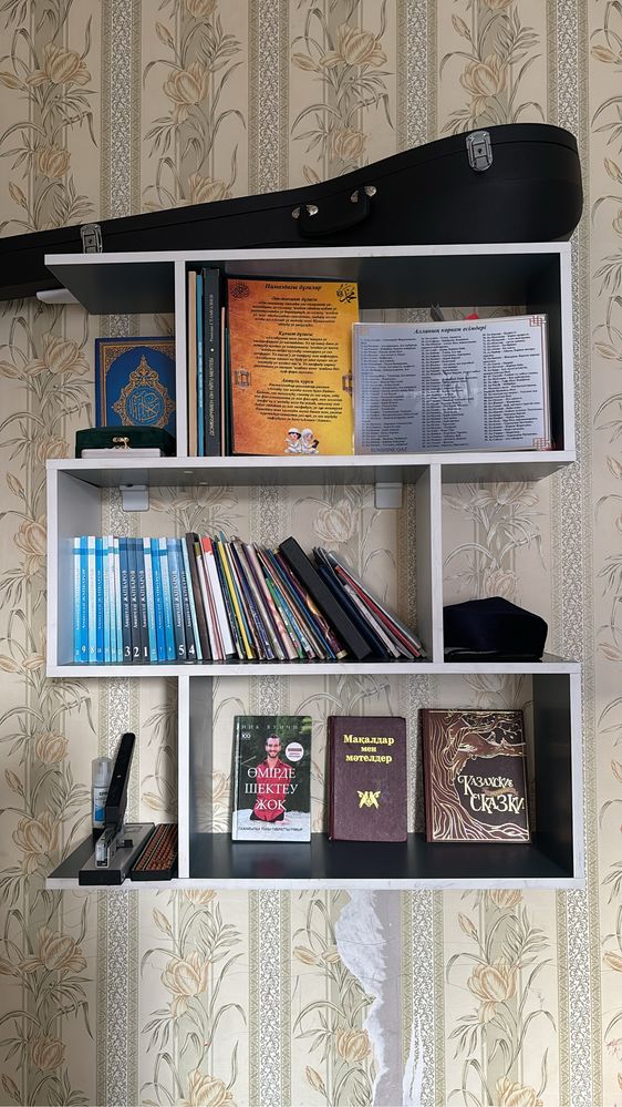 Кітап сөресі сатылады