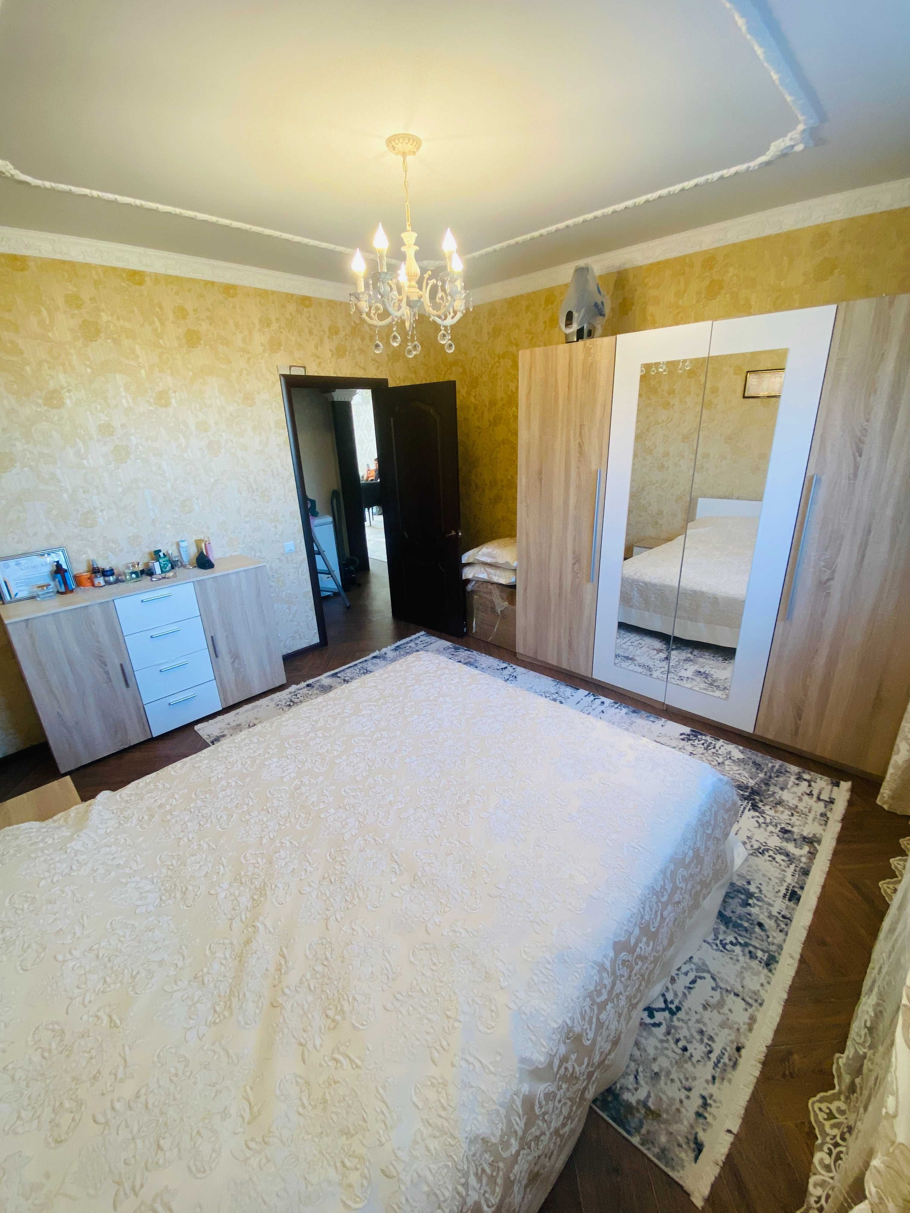 Продам 2 этажный мансардный дом в районе оторвановки малышки.