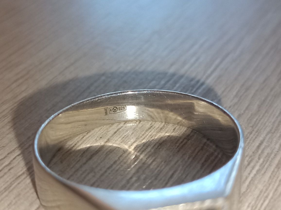 Продам Серебряное кольцо KARI 925 пробы с фианитом, размер 21, б/у