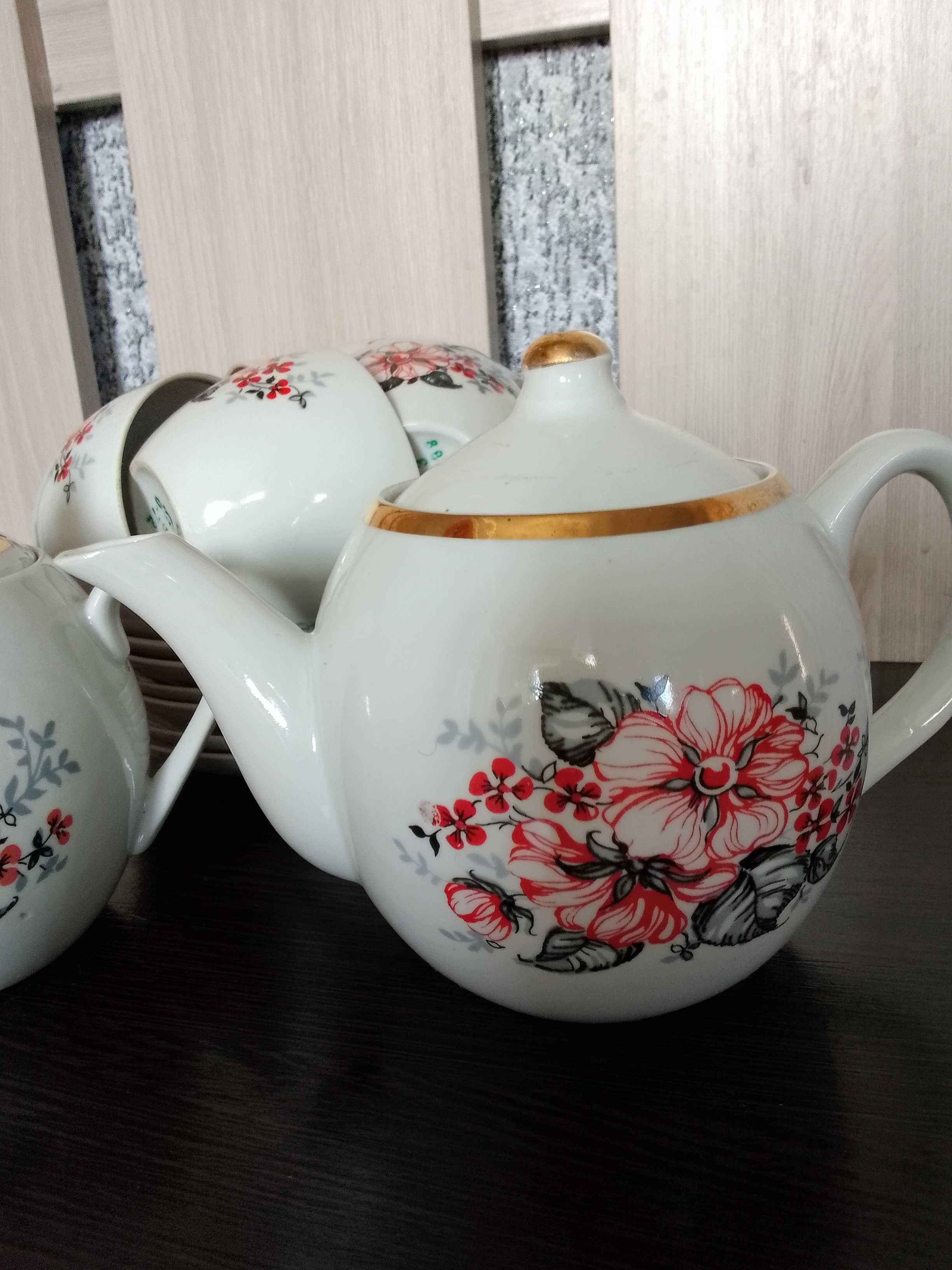 Чайный сервиз (СССР):на 6 персон+чайник и сахарница