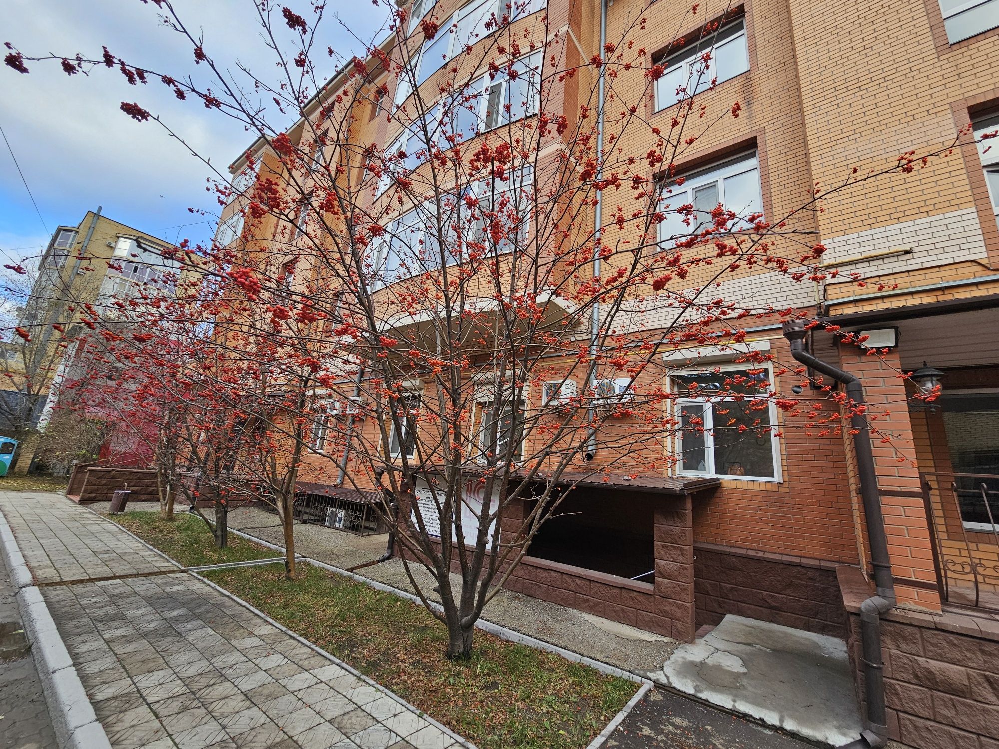 Продаю офисное помещение в Михайловке ЖК на Аманжолова 33/1 (Школьник)