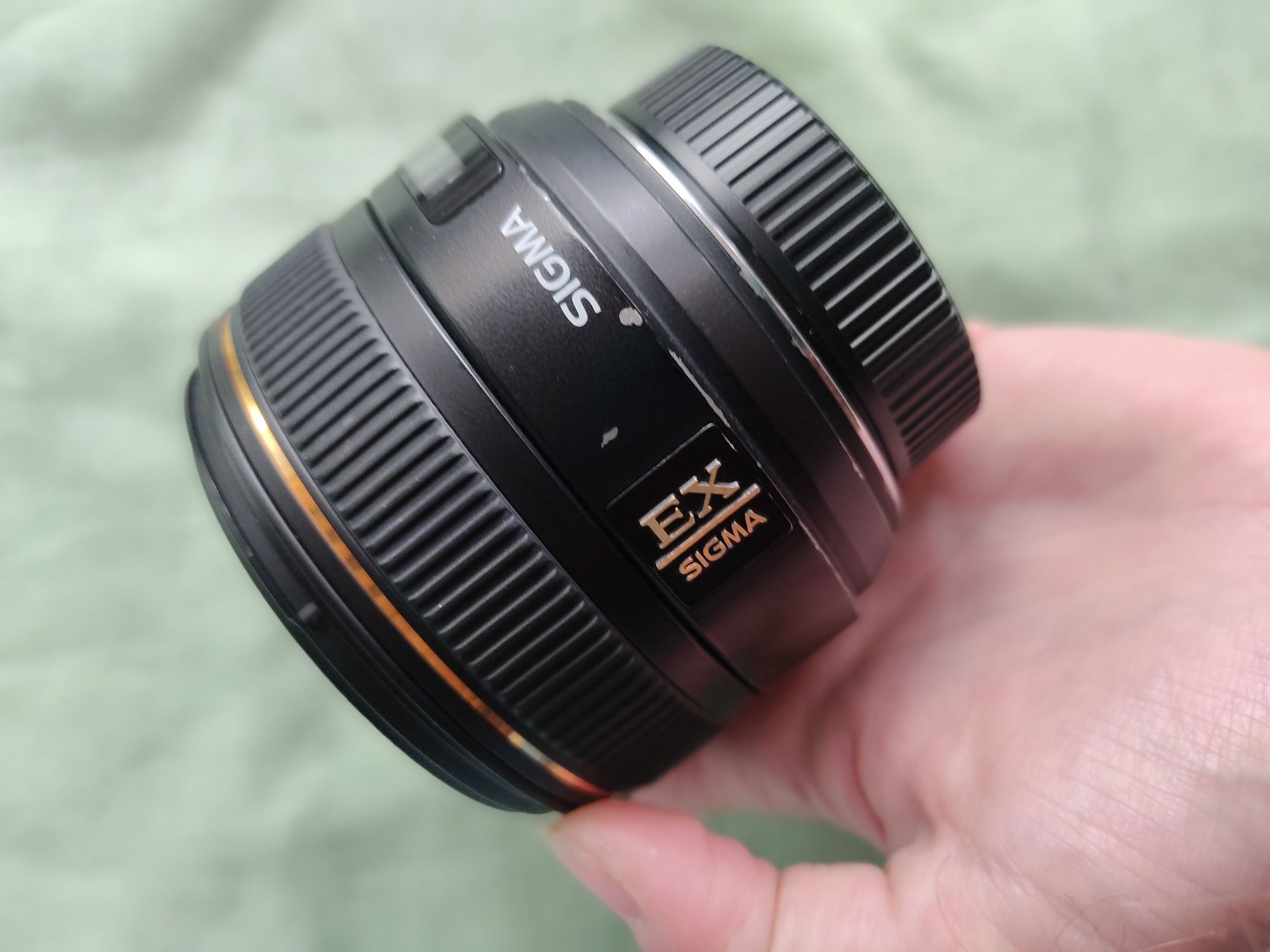 Объектив Sigma EX 30mm 1.4 с коробкой.