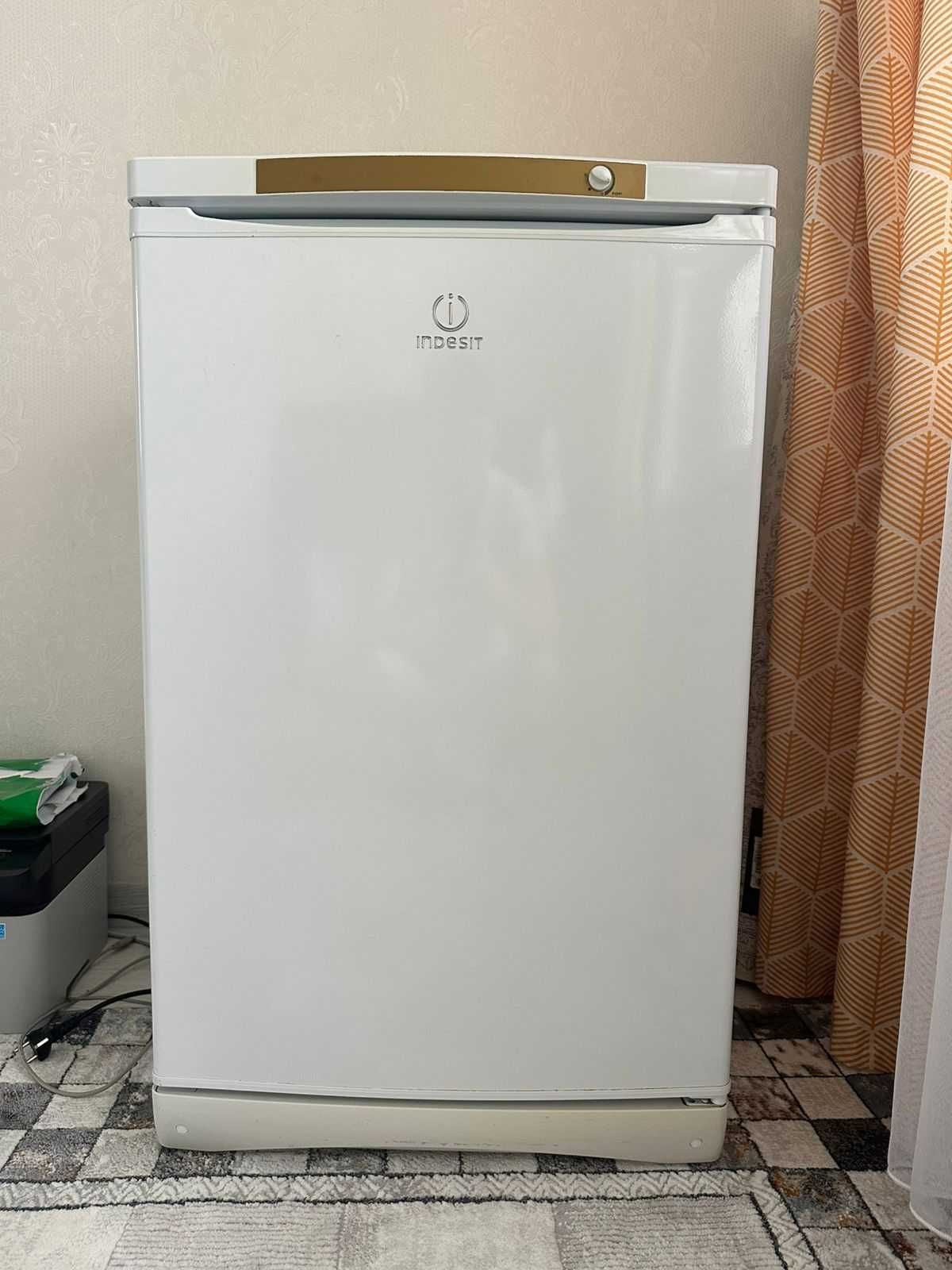 Продаю морозильник Indesit