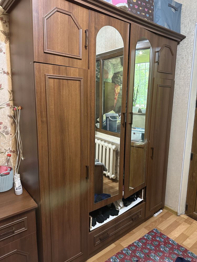 Продам спальный гарнитур