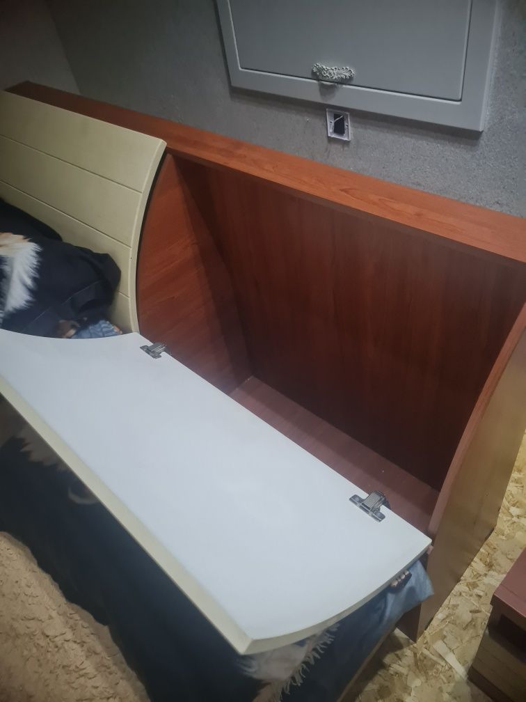 Продам кровать без матраса
