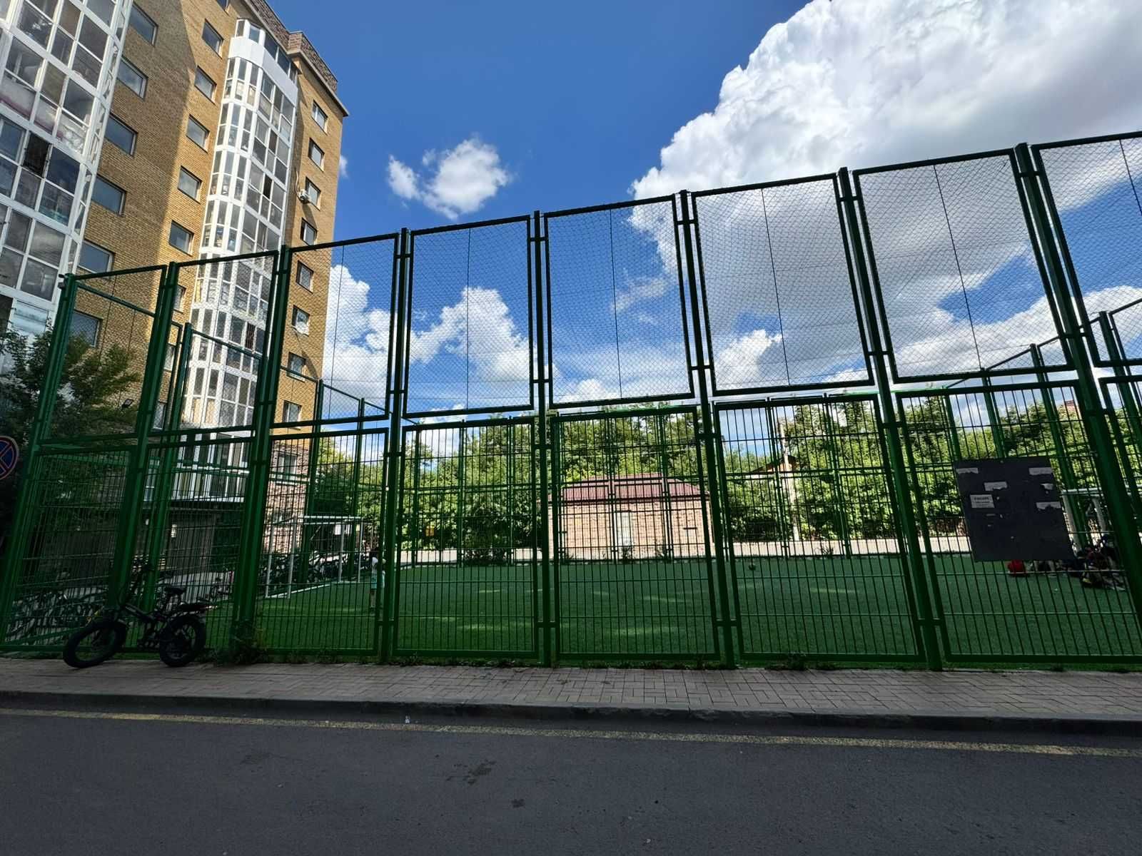 Продается уютная 2-х комнатная квартира в Золотом квадрате Столицы.
