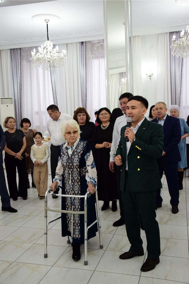 Асаба,Тамада, Жүргізуші