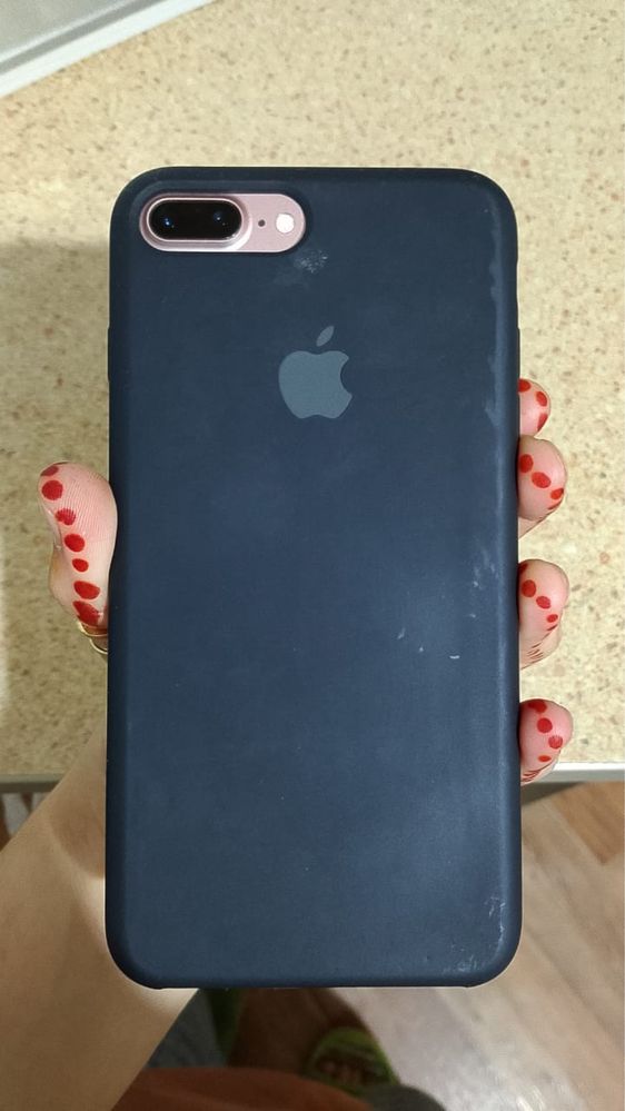 Айфон 7+ хорошим состояние