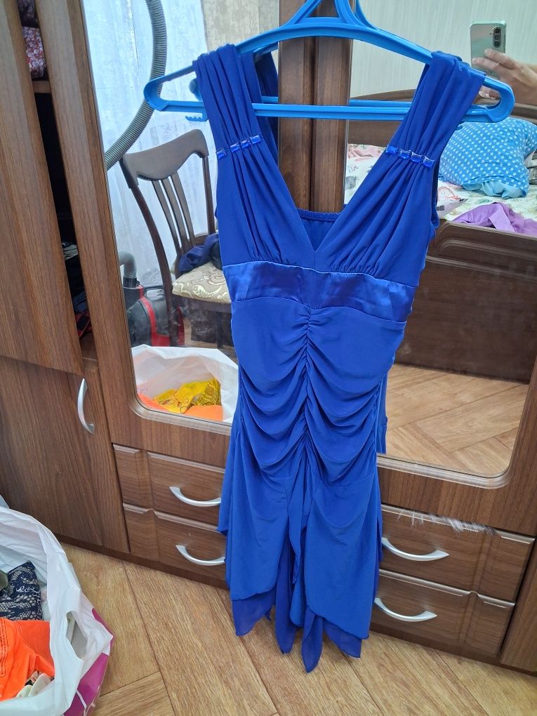 Продам вечерние платья