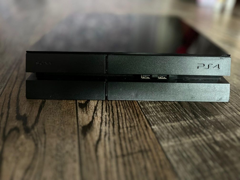 Продам Sony playstation 4 прошитую на один терабайт