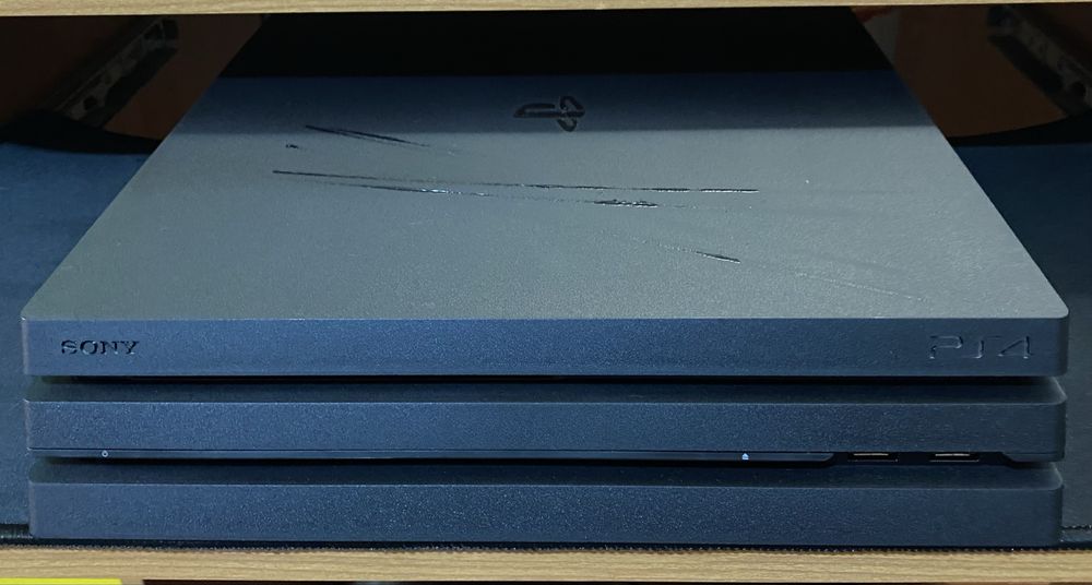Продам PlayStation 4 Pro.
