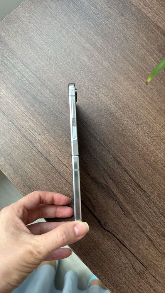 Продам телефон Samsung Galaxy Z Flip5