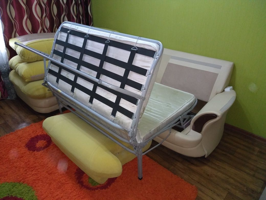 Продам угловой диван-кровать 2-спальный