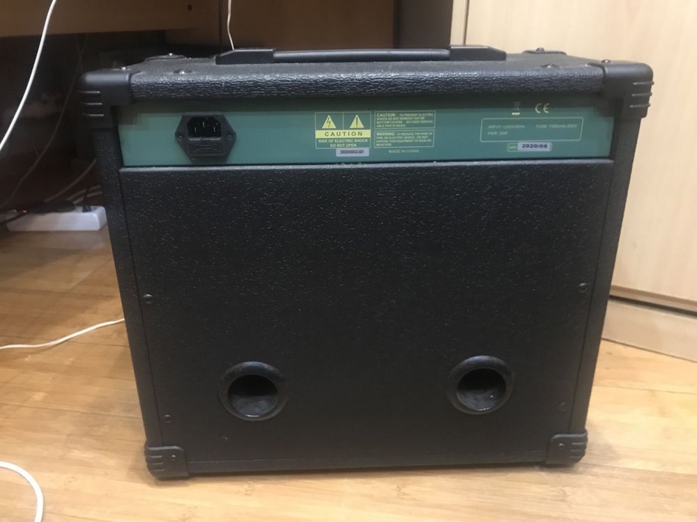 Бас гитара Stagg SB-300 + Басовый комбик Stagg BA-20