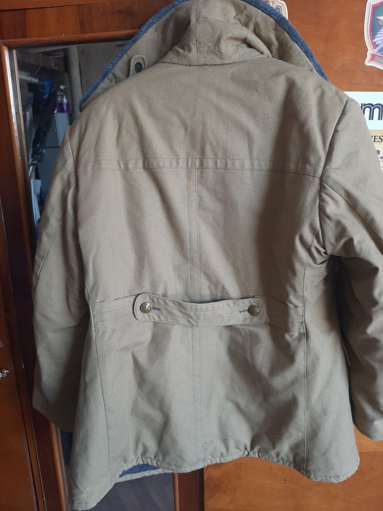 В продаже офицерский, полевой бушлат.