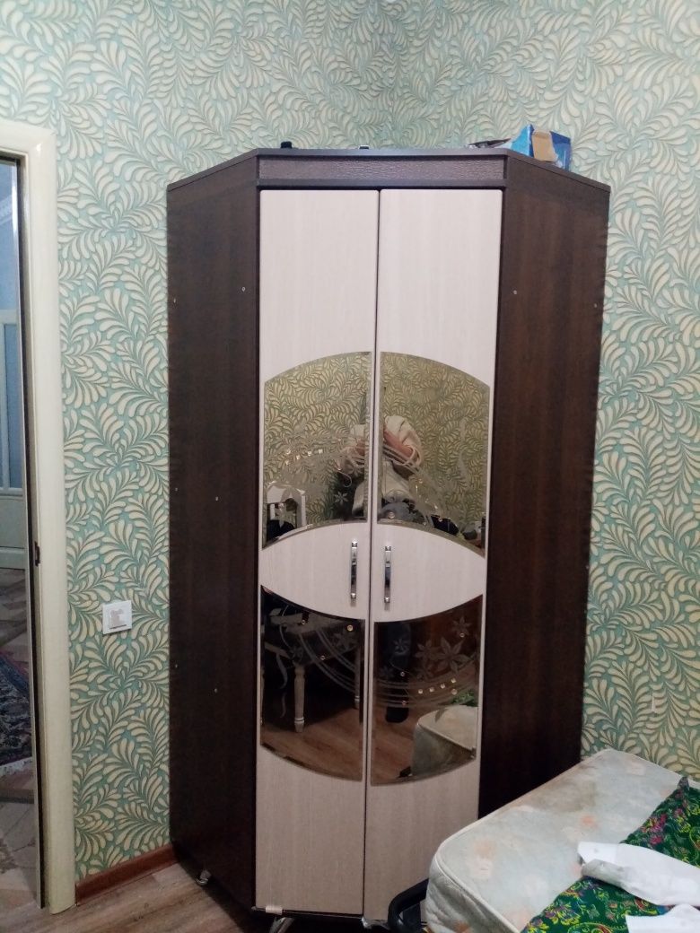 Продается шкафы 2 шт. Срочно.