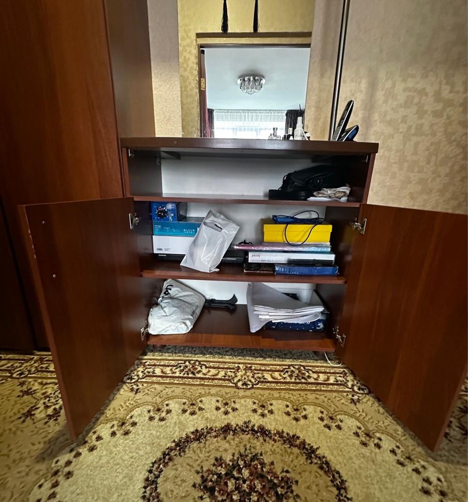 Очень вместительная, качественная прихожая