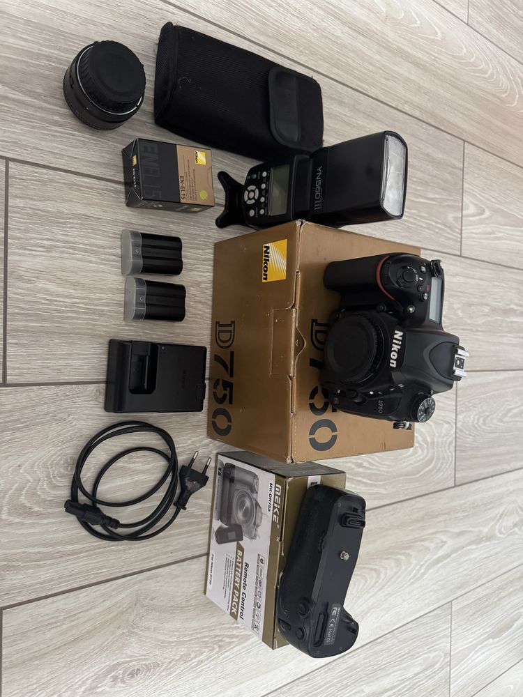 Продам Nikon 750D