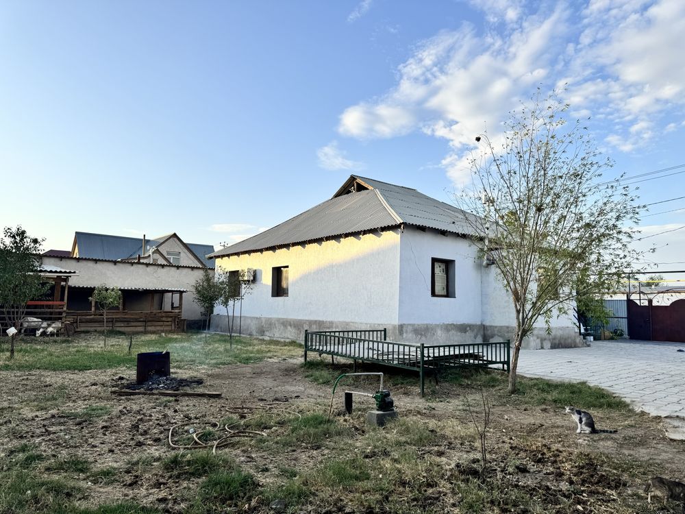Продается дом из 4-х комнат на Исабекова Утебая, дом 51.