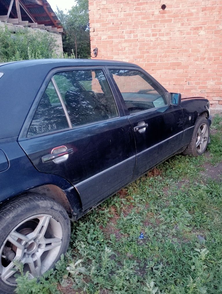 Продам по запчастям 124