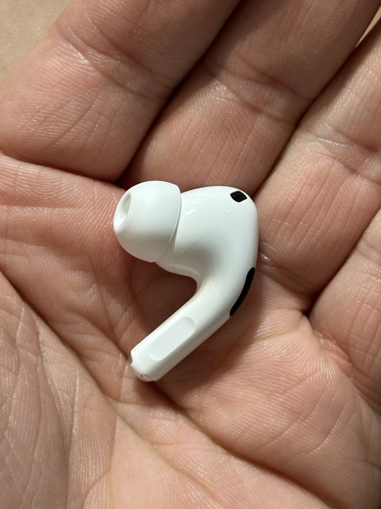 Левое ухо от Airpods 2 pro оригинал