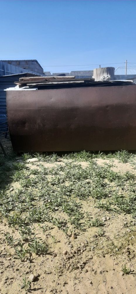 Продам ёмкость размер двух кубовый большой, тяжелый срочно!!!