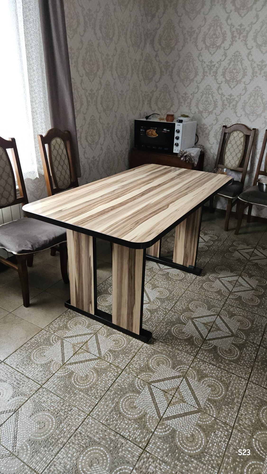 Стол кухонный обеденный