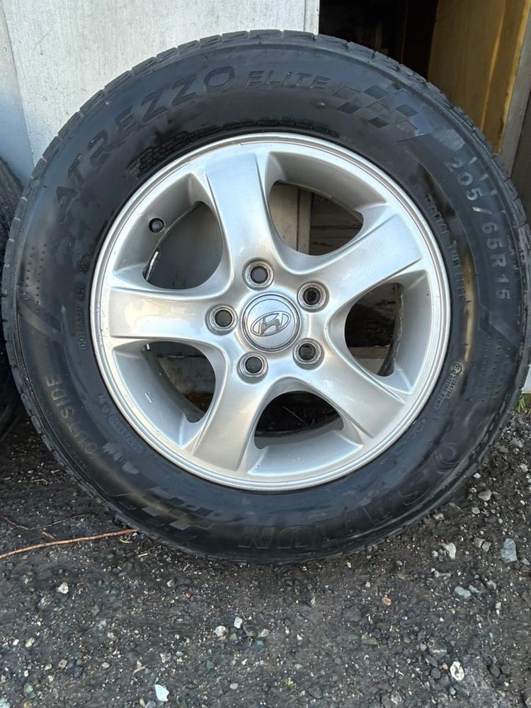 Продам оригинальные диски с резиной R-15