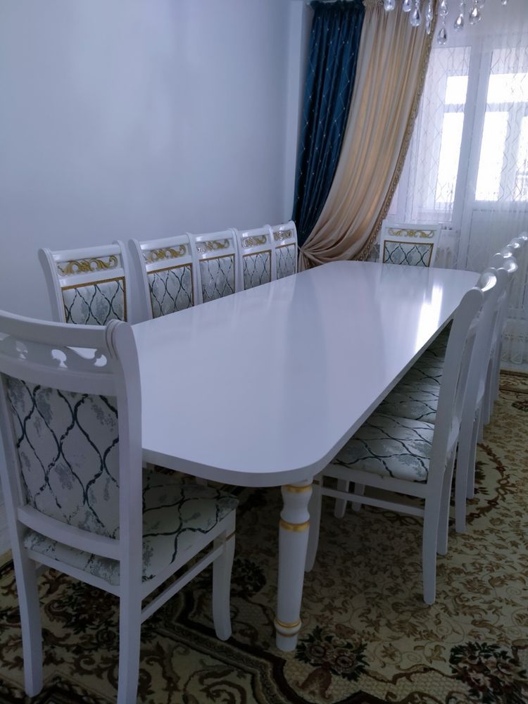 Продается стол и стулья