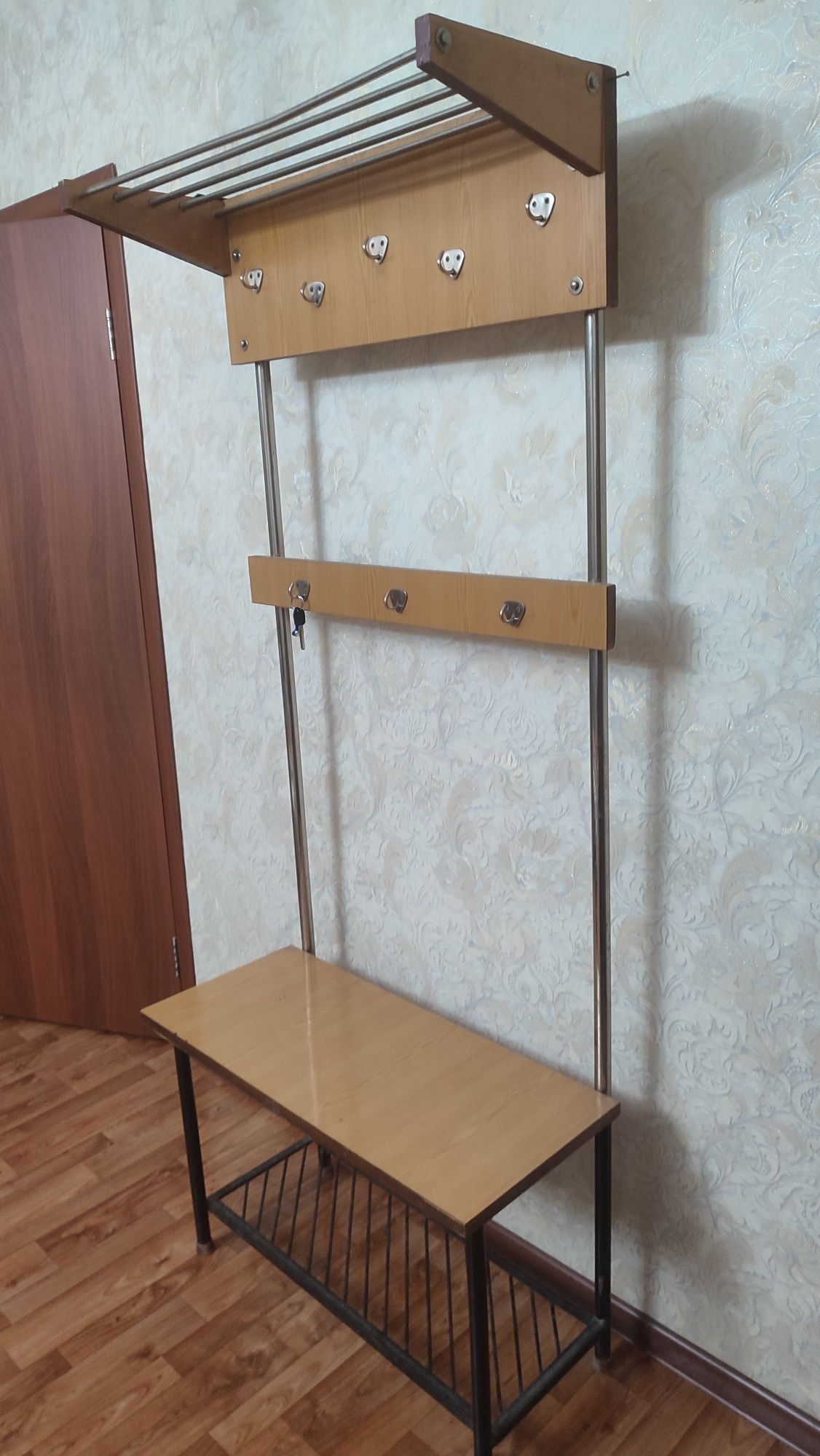 Продаю вещалку в прихожую