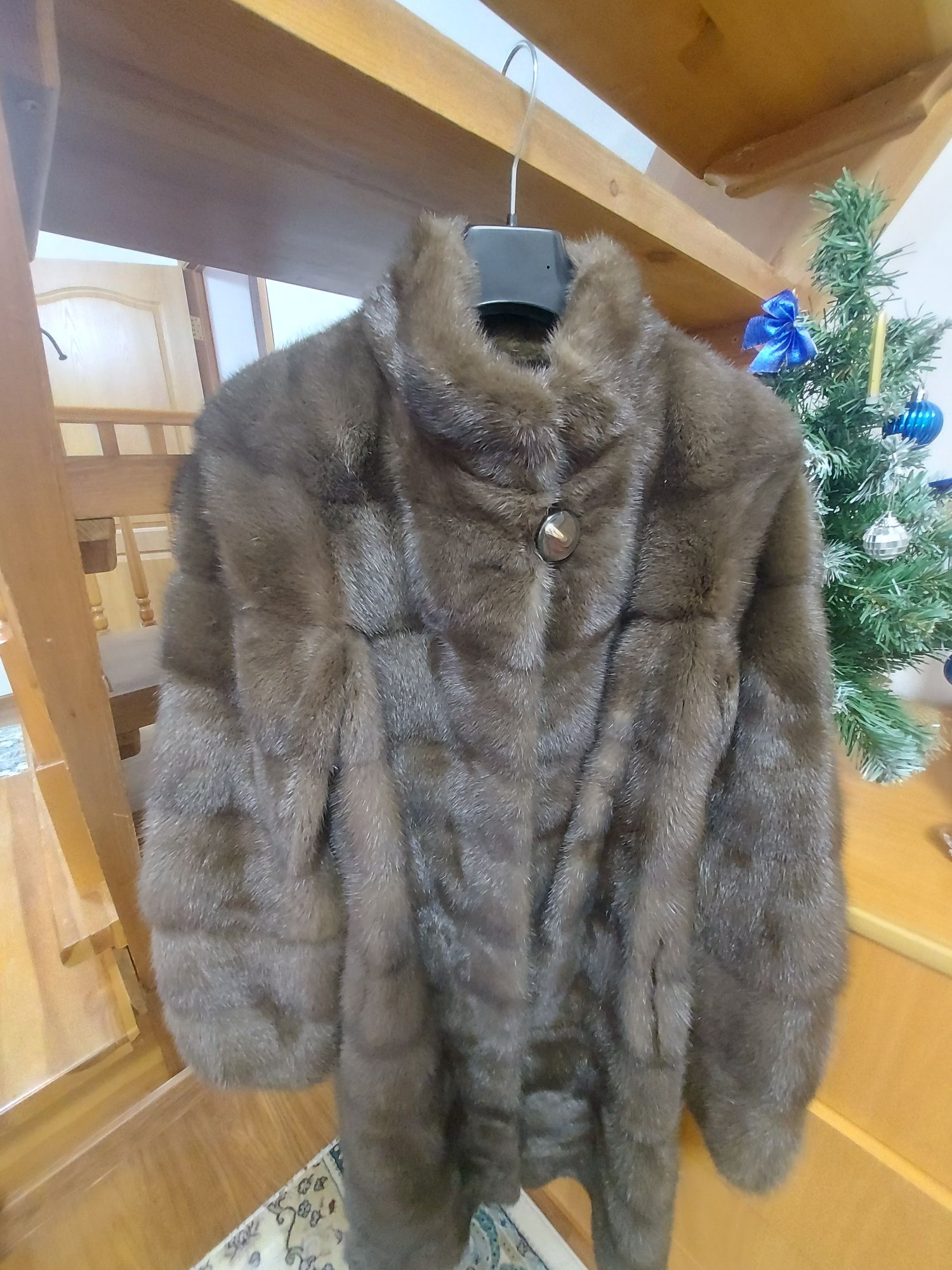 Продам шубы 200 000, торг уместен