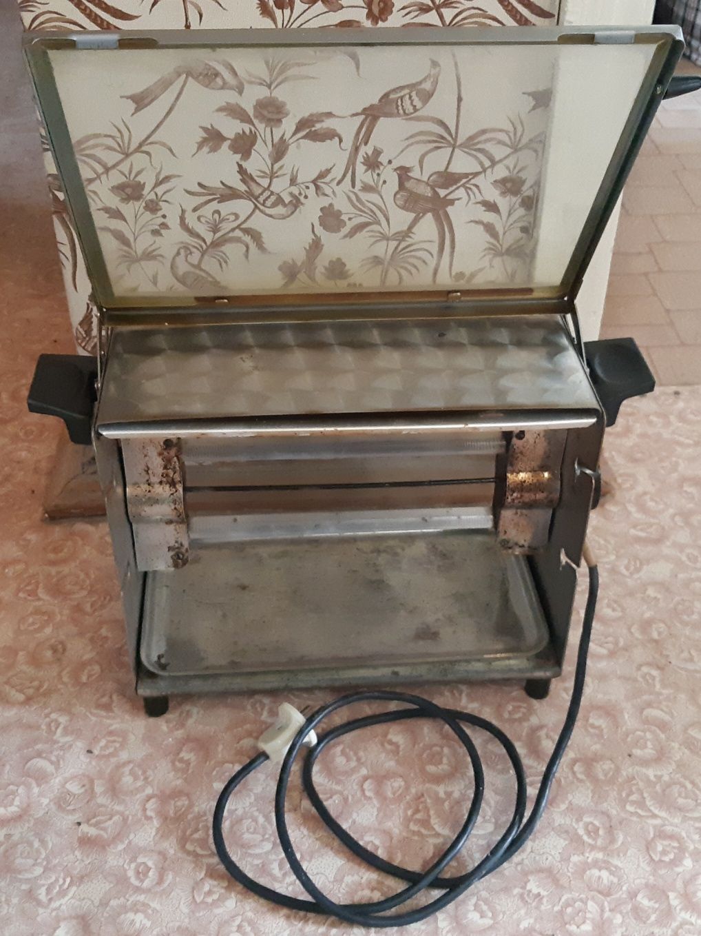Продам б/у электрошашлычницу