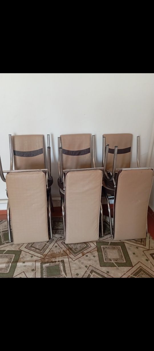 Срочно продам новый кухонный стол со стулями