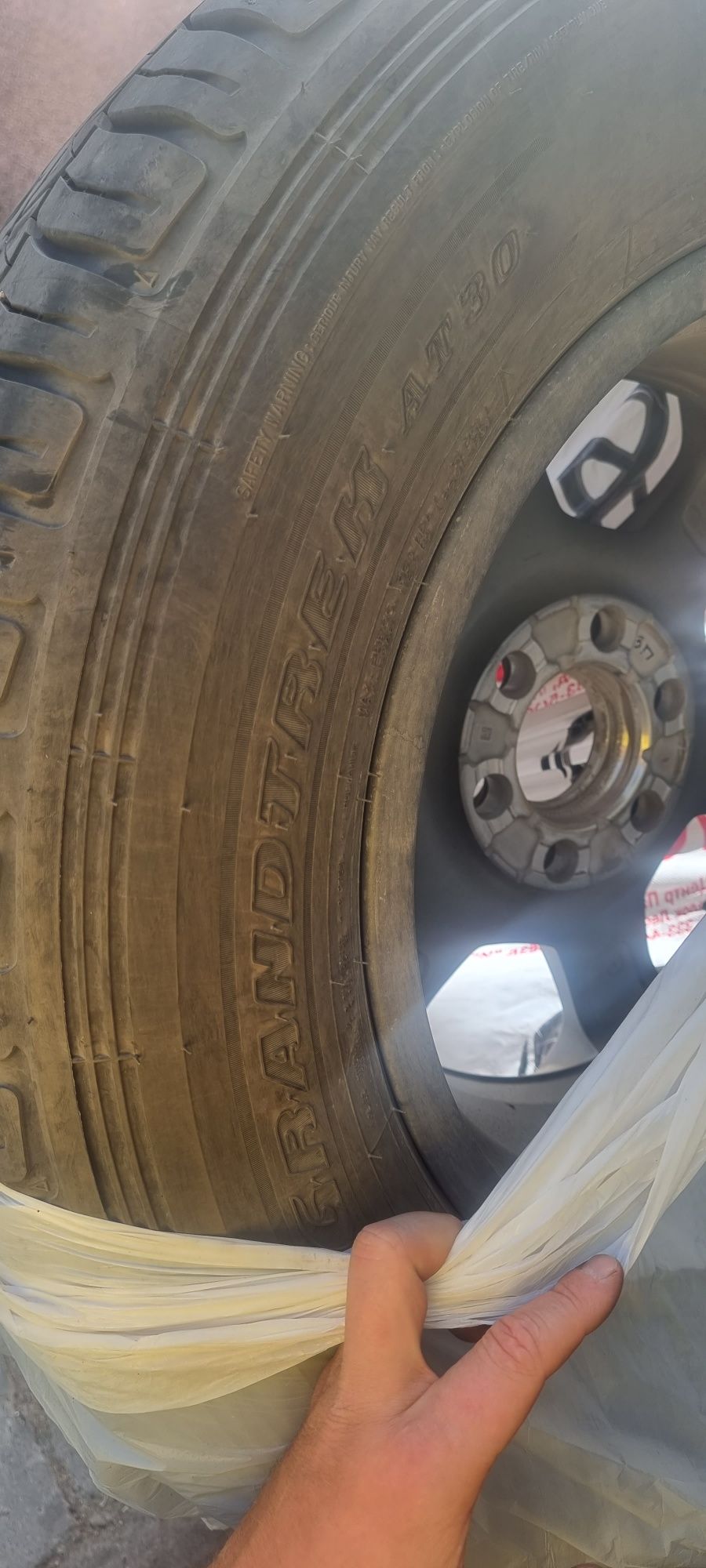 Продам резину или диски Всесезонные Dunlop Grandtrek AT30 265/65 R18