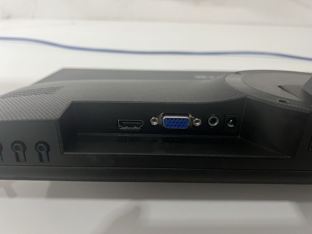 Монитор XTREON XT2253DE черный в отличном состоянии