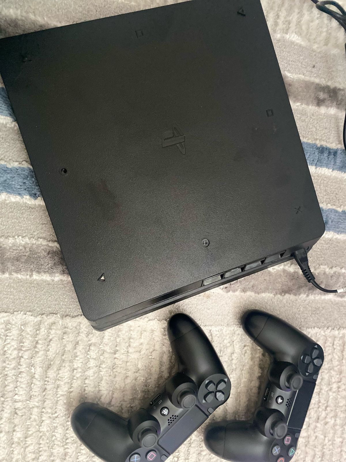 Ps 4.  Slim    в хорошем состояни