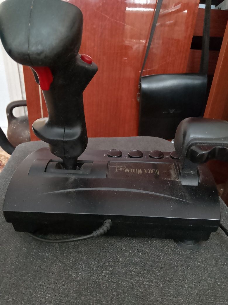 Продам игровой штурвал для игр на самолёте и т.д