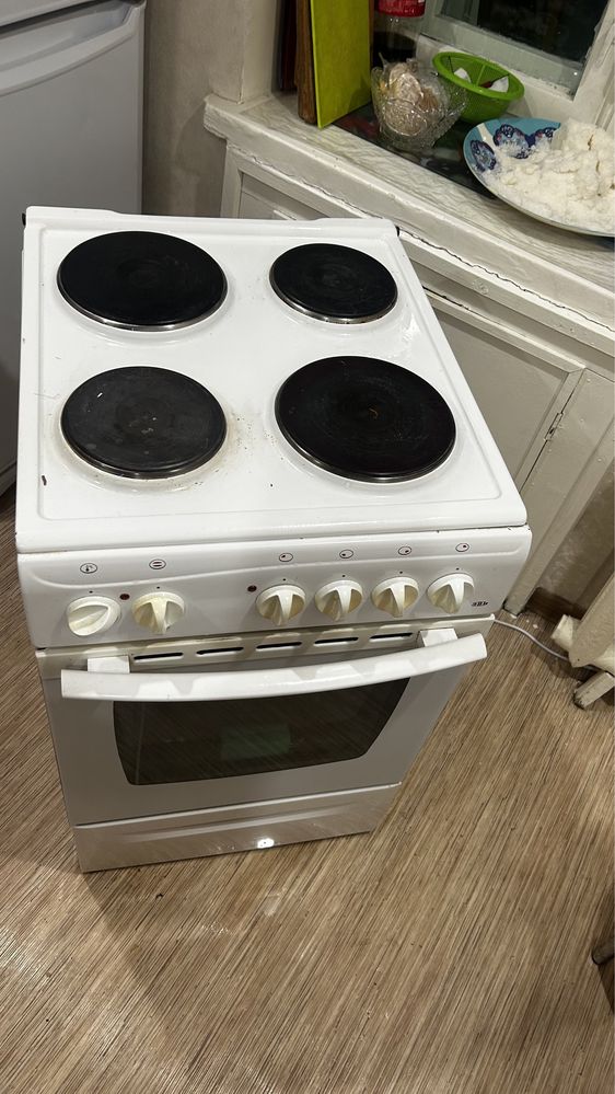 Продам кухонную электрическую плиту