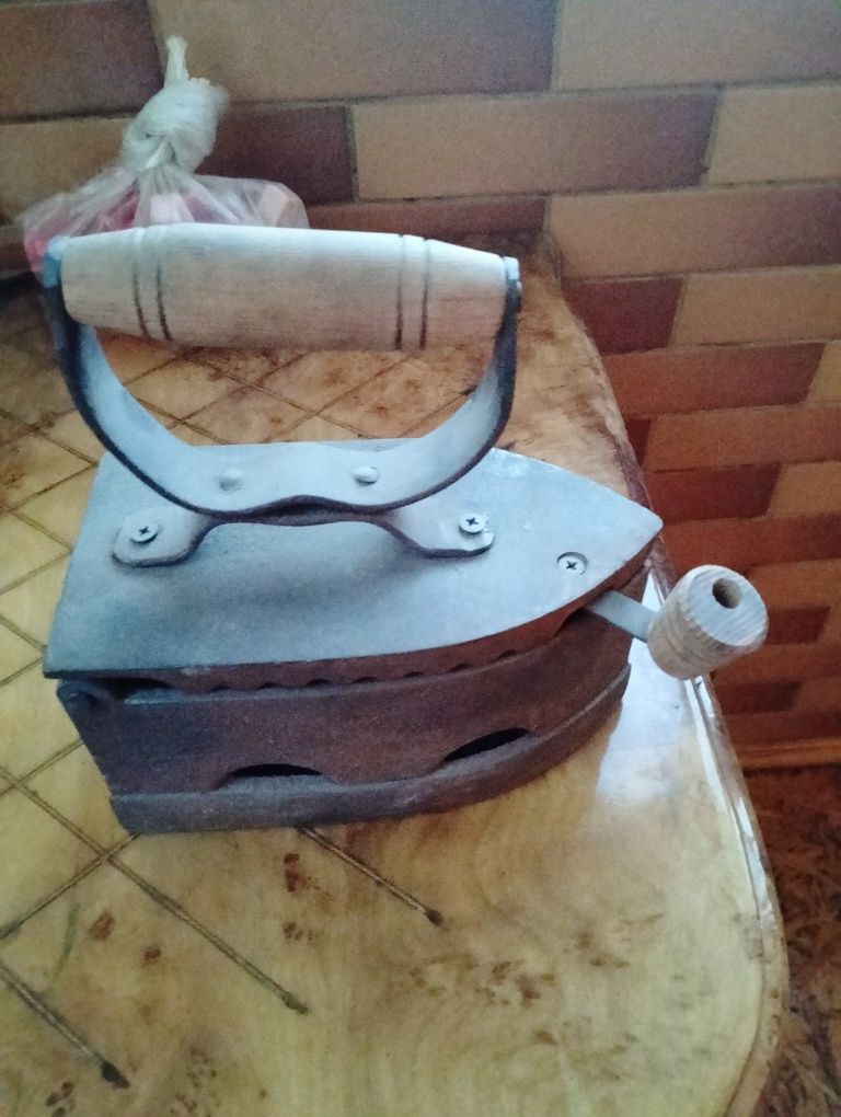 Продам утюг раритет