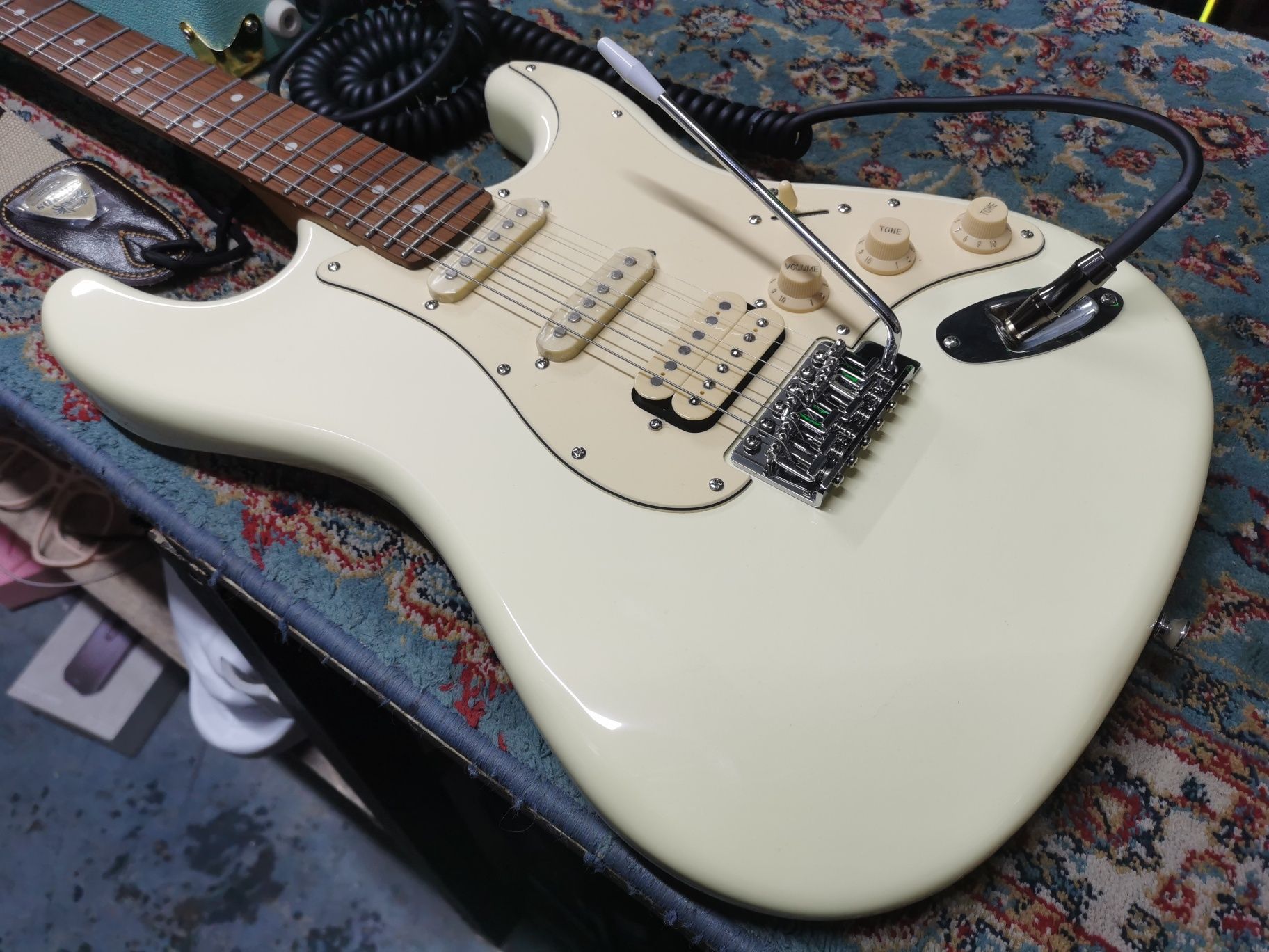 Электрогитара Stratocaster+комбоусилитель+ремень+кабель. Комплект