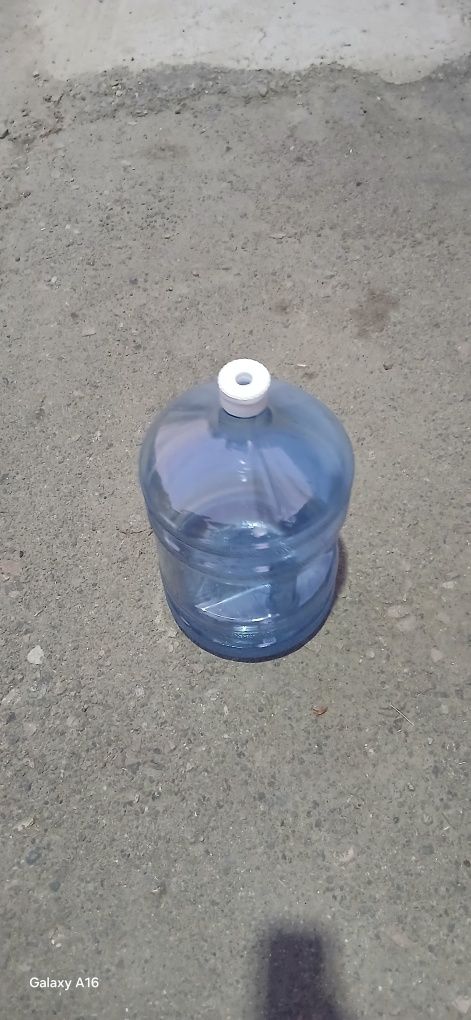 Продам бутылки 20 литровые