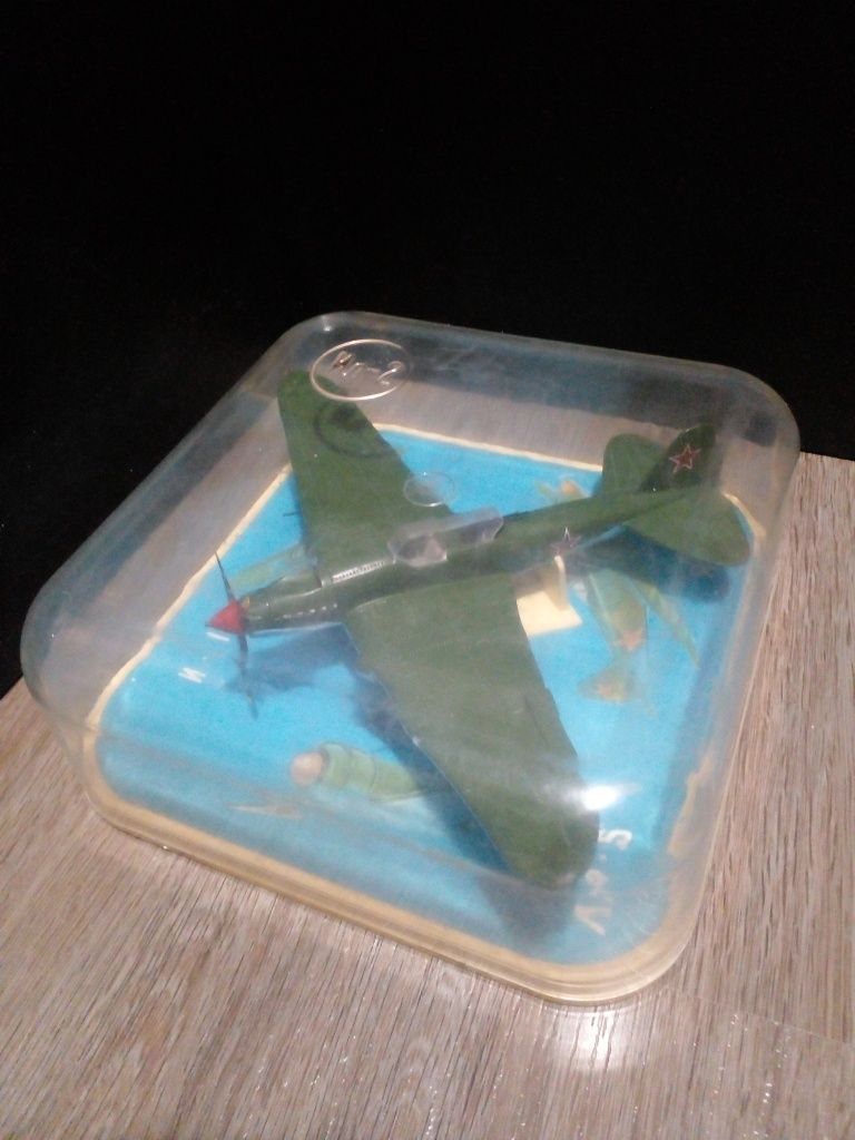 Модель самолета Ил - 2 ( 16×20 см СССР )