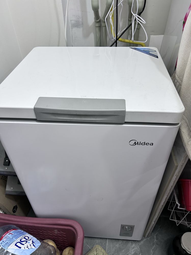 Морозильник Midea 100 л белый в хорошом состояний рабочий нет дефектов