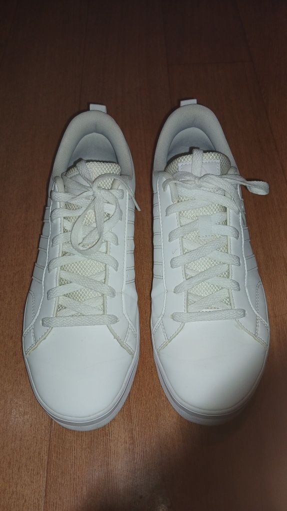 Кроссовки Adidas, в отличном состоянии.