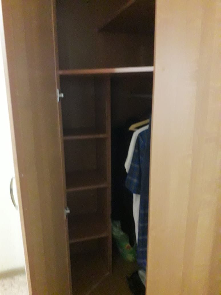 Продается угловой шкаф.