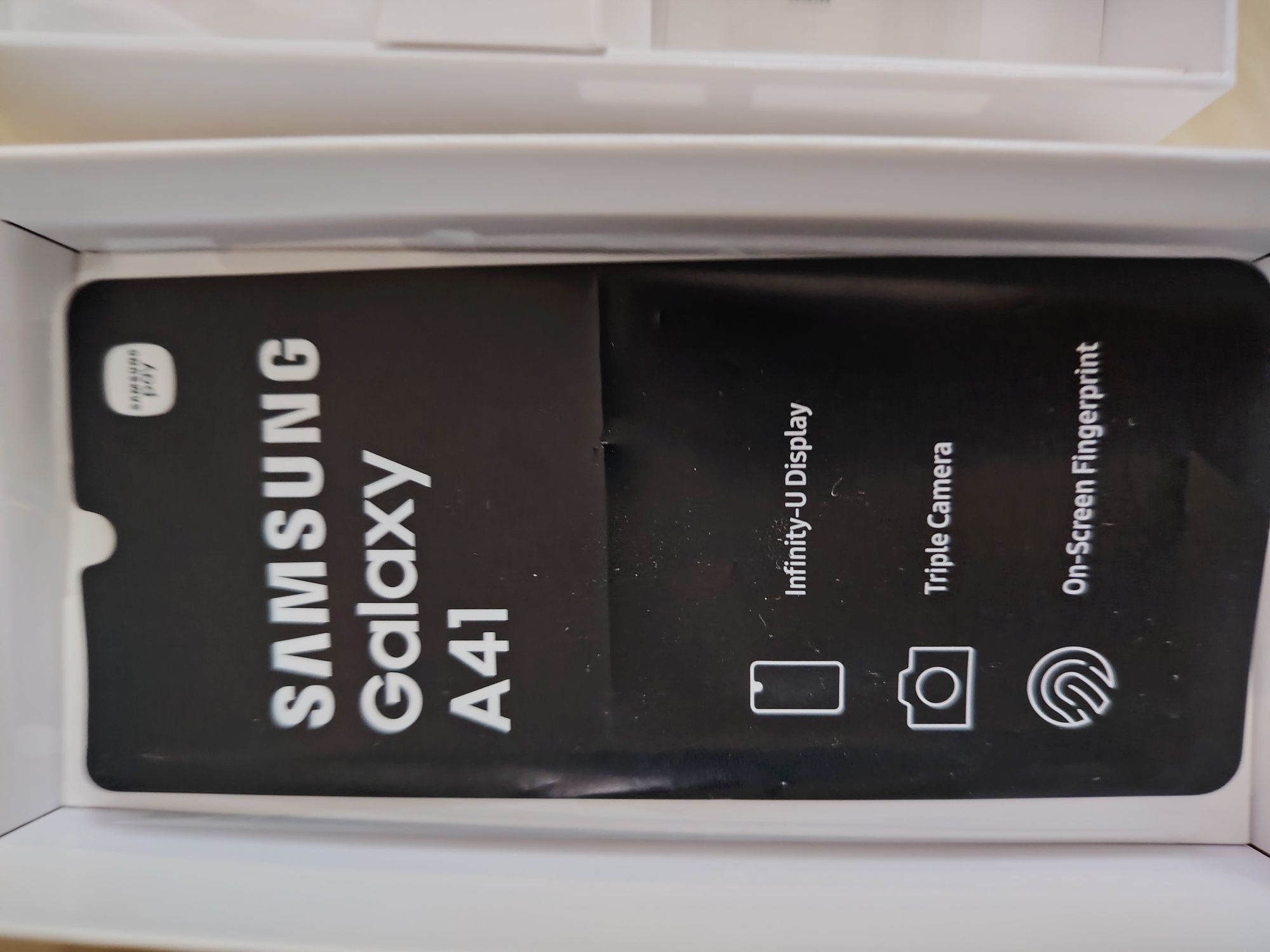 Смартфон Samsung a41, и наушники
