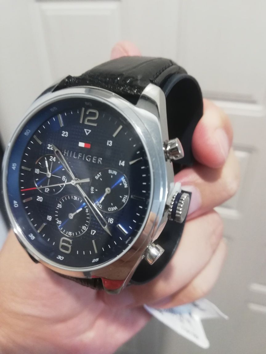 Подам часы TOMMY HILFIGER  новые