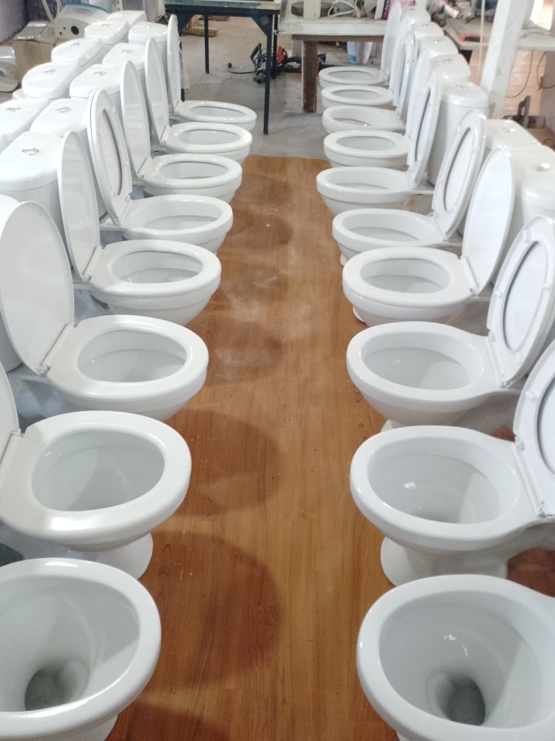 Улица Азаттык дом51  Продам  унитазы